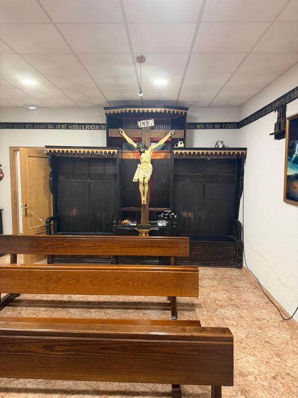 Crucifijo en la capilla